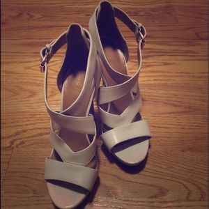 Nine West white heels- used